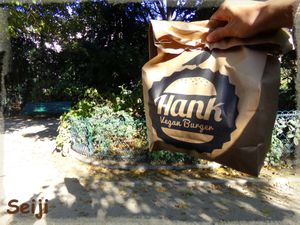 Burgers à emporter at Hank Cuisine Végétale - Archives in Paris