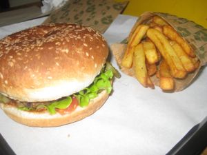Burger and chips at Hank Cuisine Végétale - Archives in Paris