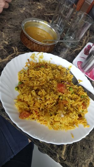 Veg Biryani mit Dal Fry at Jodha Restaurant in Fatehpur Sikri