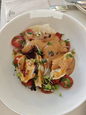 Gyoza salad at Let It Bloom in Valencia