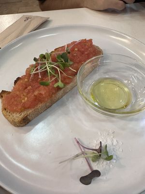 Tostada de tomate  at Let It Bloom in Valencia