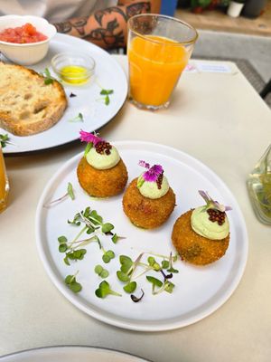  at Let It Bloom in Valencia