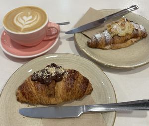 Croissants (almendras y choco-avellena) y cappuccino   at Let It Bloom in Valencia