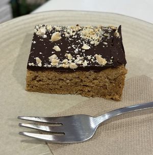 Turrón choco-cacahuetes  at Let It Bloom in Valencia