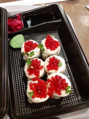 Caviar rolls at Sushiba by Dobraw - Сушибар in Moscow