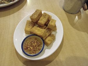 crunchy tofu with plum and peanut sauce at Sunflower Thai Vegetarian Restaurant in Auckland