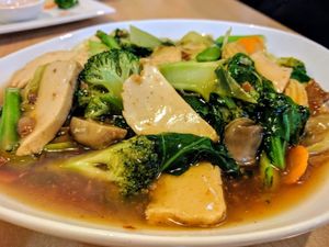 Rad Na Noodles with Tofu at Sunflower Thai Vegetarian Restaurant in Auckland