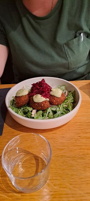 Rohnenleiberl (Rotebetesalat und falafel) at Blum in Innsbruck