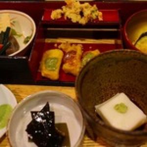 Set items at San Bou in Koya