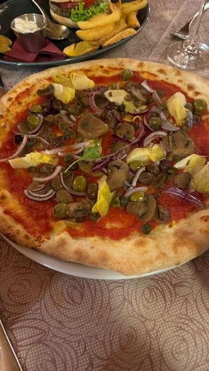 vegan pizza (without cheese) with our choice of toppings at Costabella in Selva Di Val Gardena
