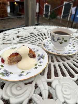 Raspberry cake with vegan vanilla cream  at Hallska Gårdens Café in Graenna