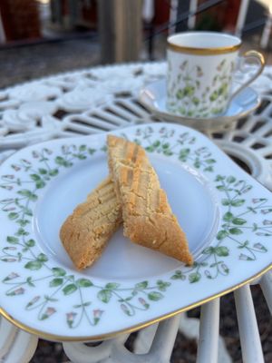  at Hallska Gårdens Café in Graenna