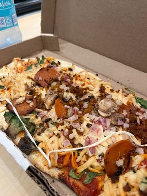 Vegan pizza at BNA - Slim & Huskie's - Concourse C in Nashville