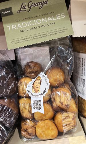 Vegan mini-Magdalenas at Ametller Origen — Marina Port in Premia De Mar