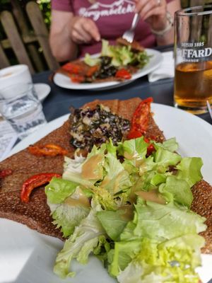 Vegetarisches Galette.
Leider nicht vegan, da Honig enthalten ist. at Moutik Creperie in Ile-de-brehat