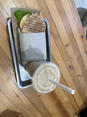 Killer sandwiches & smoothies   at Plants By Us in Helsinki