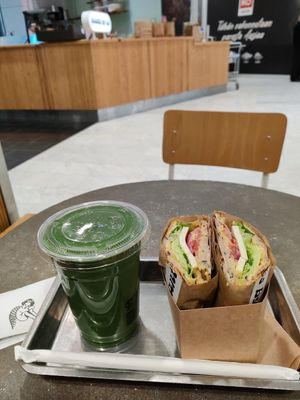 The best green smoothie 💚 at Plants By Us in Helsinki