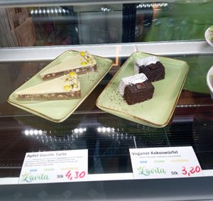 Raw vegan apple cake & raw vegan coconut cube at Vegetaria in Vienna