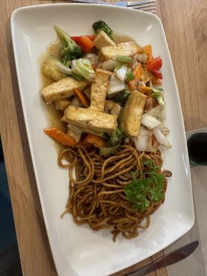 Fried noodles with tofu and vegetables in garlic sauce  at Bamboo in Hrensko