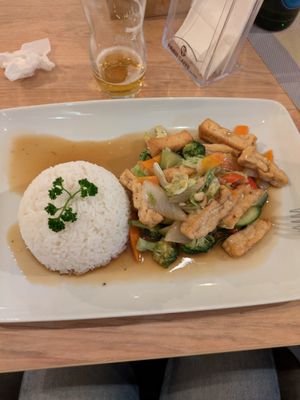 V7. Tofu mit Gemüse und Reis - 3.5/5 at Bamboo in Hrensko