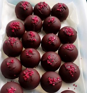 Strawberry chocolate truffles at The Glowing Gourmet in San Pablo La Laguna