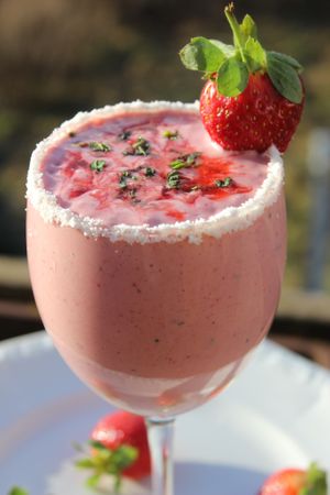 Strawberry mint shake at The Glowing Gourmet in San Pablo La Laguna