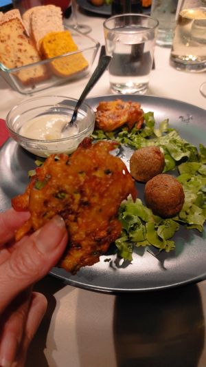 Mini burger e polpette vegetali. at PeR Magnà in Frattuccia