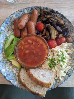Vegansk Brunchtallrik (159 SEK) - 4/5 at Haga Brunch Club in Borlange