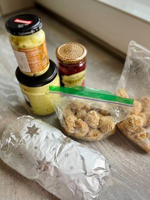 One of my orders: large roast-no-beef, Ikea-style "meatballs", lingonberry sauce, "cheese" sauce at Kruzhok in Yerevan