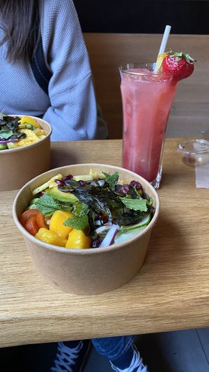 Poké et mocktail   at L'Atypique  in Saint-omer