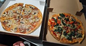 Pizza Veggie Salami und Pizza Verdure at Mare Nero in Worrstadt
