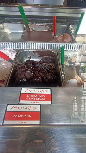 Gusti creme vegani at Caffè Centro in Paesana