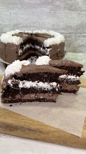 Tarta de trufa y nata vegana  at Dulces Juana    in Tenerife