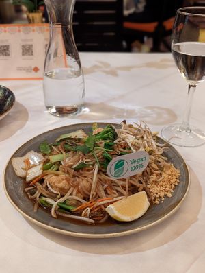 Vegan padthai at Royal Thai in Barcelona