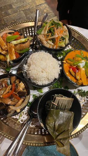 pad thai had no lemon no peanuts… curry was very average and the rest was literally oversalted and terrible.  at Royal Thai in Barcelona