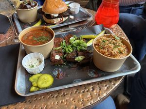 Ribz with Mac&cheese and beer beans #Veganuary at Saint Monday in East London