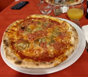 Veganella vegan pizza at Ristorante Novecento in Varese