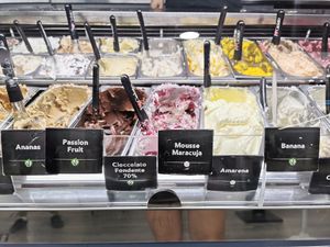 Zartbitterschokolade und Banane vegan at Gelateria Il Tucano in Alba Adriatica