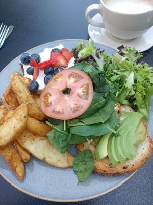 Avocado breakfast plate at Milton B - Cafétéria Urbaine in Montreal