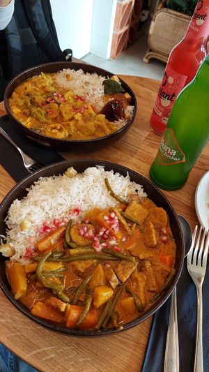 Tofu Curry oben, Tempeh Curry untem at CUCHARA - Rice & Curry in Muenster