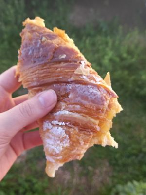 apple cinnamon croissant (3,65€) at O Melhor Croissant da Minha Rua - Azeitao  in Azeitao