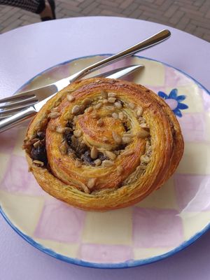 Brood met vegan kaas en pesto at Fiore Utrecht in Utrecht
