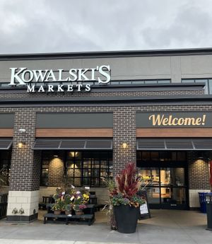 Exterior November 2024. Nékter Juice Bar is located just inside the entrance to Kowalski's Market. at Nekter Juice Bar in Edina