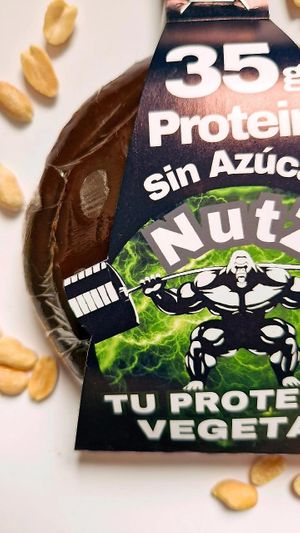 Galletón Gori, una exquisita mezcla de avena integral, mantequilla de maní, endulsado con manjar de dátiles, relleno cremoso maní choc y cubierto de chocolate sin Azúcar. at NutZ in Talca