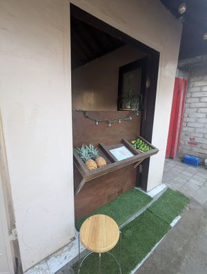 Front of the shop at Los Gili in 