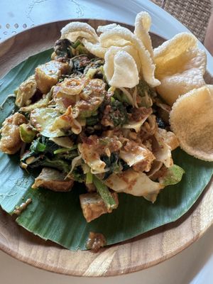 Ketoprak (fresh veggies with peanut sauce dressing)  at Los Gili in 