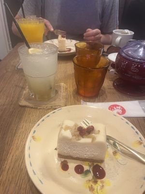 Lemon cheesecake with orange juice and lemonade   at Yamaneko Cafe in Onomichi
