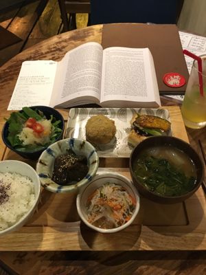 The set lunch meal at Yamaneko Cafe in Onomichi