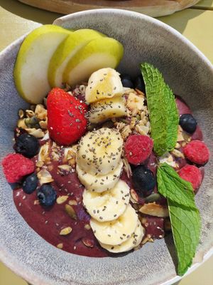 vegan Acai Bowl at Gabby's Brunch in Barcelona
