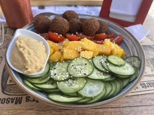 Poke bowl with falafels  at O Sorriso in Porto Covo